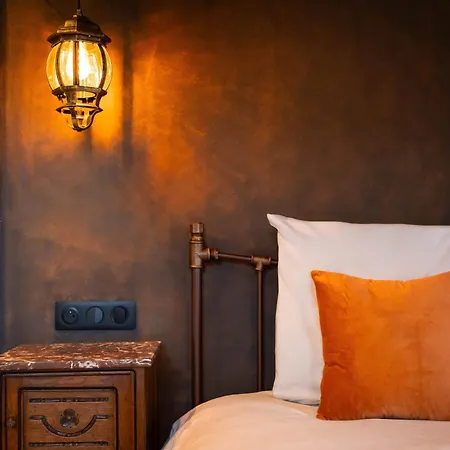 La De Vénus - à Thème Jacuzzi Et Pièce Secrète - évasion Pour Deux *