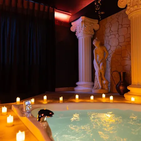 La De Vénus - à Thème Jacuzzi Et Pièce Secrète - évasion Pour Deux