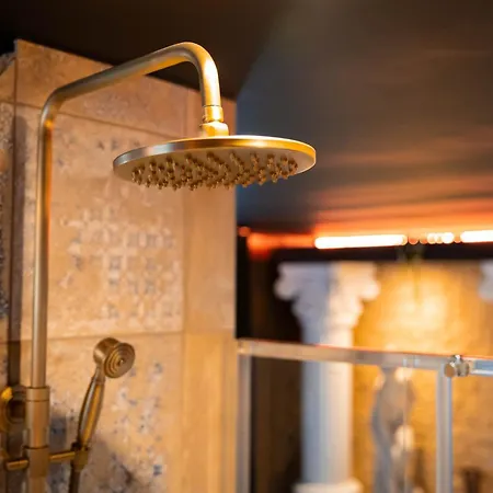 La De Vénus - à Thème Jacuzzi Et Pièce Secrète - évasion Pour Deux *