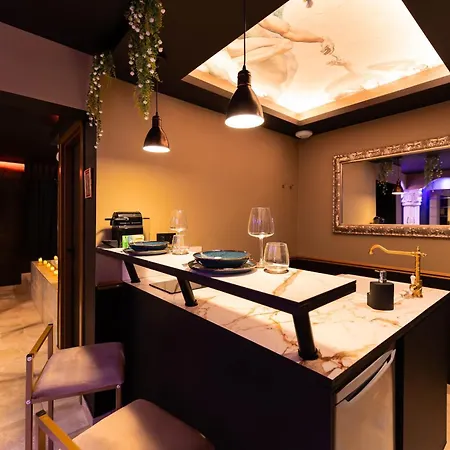 Apartamento La De Vénus - à Thème Jacuzzi Et Pièce Secrète - évasion Pour Deux *