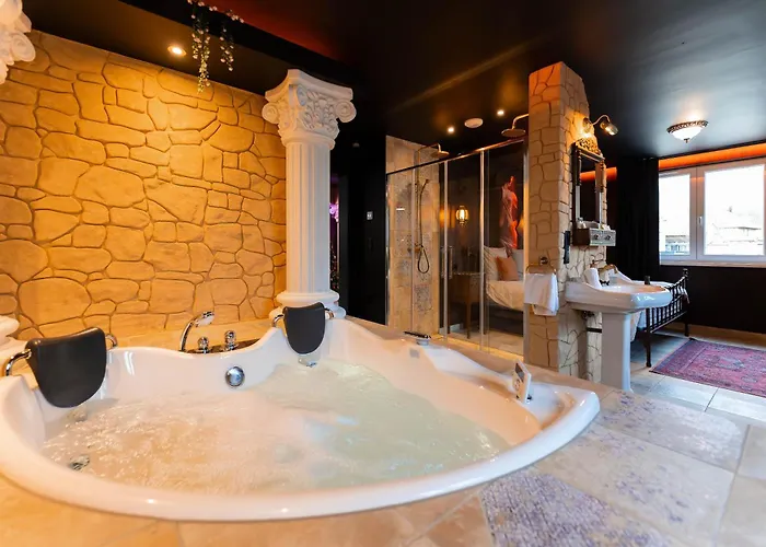 La De Venus - A Theme Jacuzzi Et Piece Secrete - Evasion Pour Deux شقة *